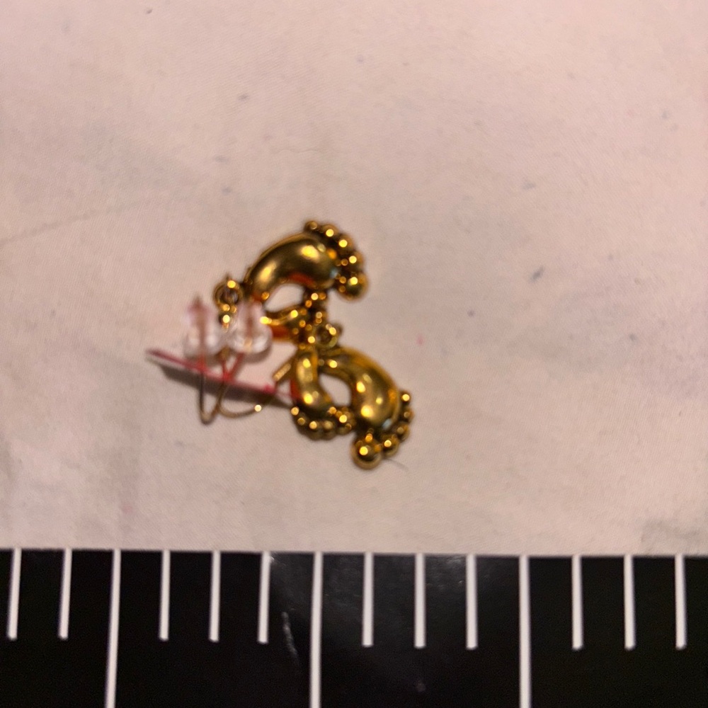 Gold Tone feet 👣 earrings footprint 👣 neimans